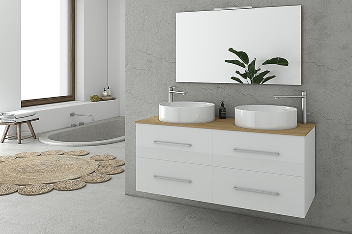 Λευκό έπιπλο μπάνιου με διπλό νιπτήρα και ξύλινη επιφάνεια, σε σκανδιναβικό στιλ, από τη CenterHome.
