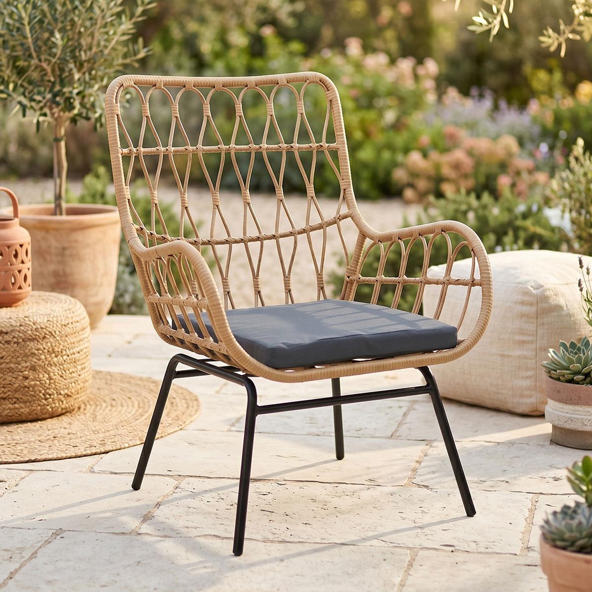 Καρέκλα - Πολυθρόνα Naoki μέταλλο μαύρο-pe φυσικό-μαξιλάρι