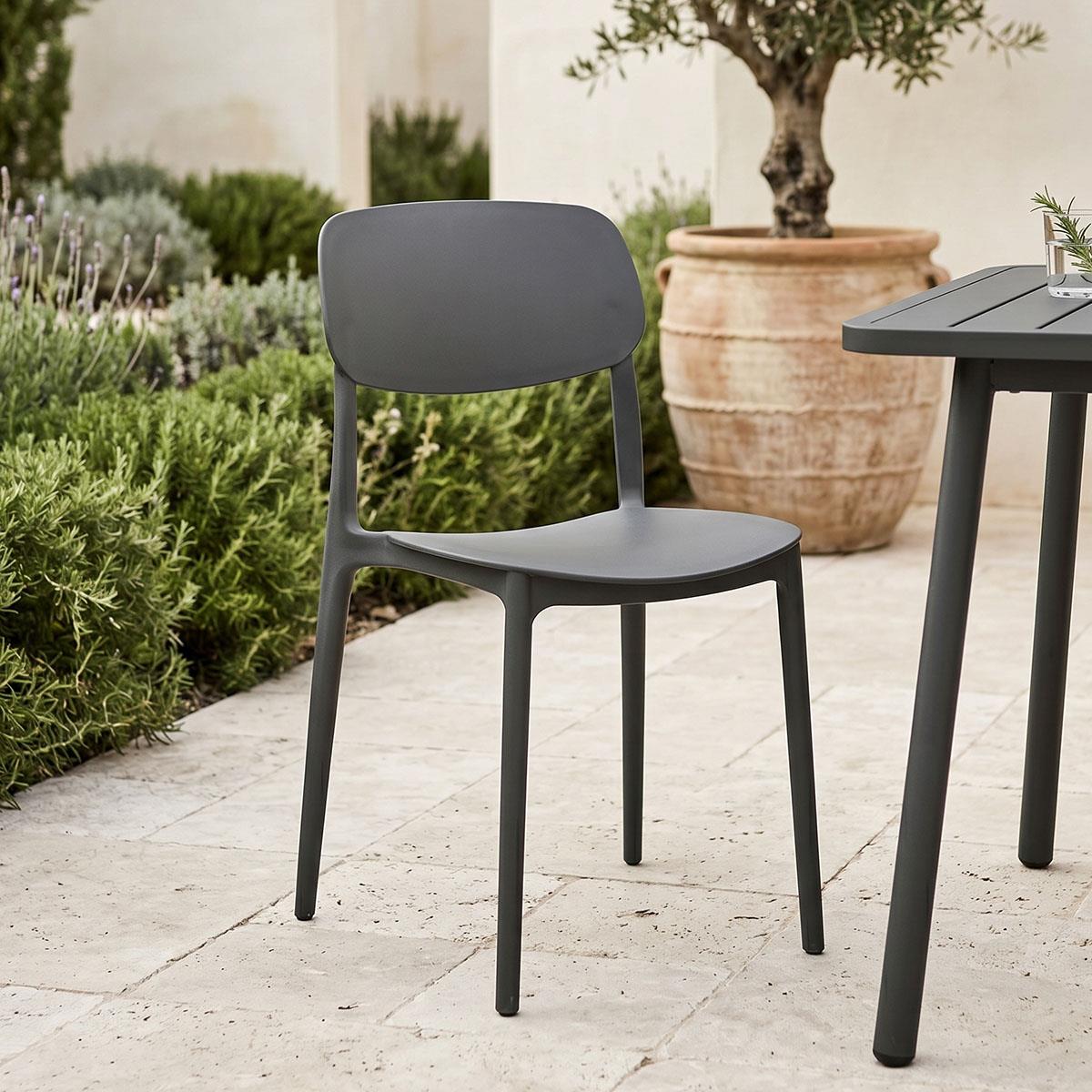 Καρέκλα Berdian στοιβαζόμενη pp σε ανθρακί απόχρωση 38x49x79εκ