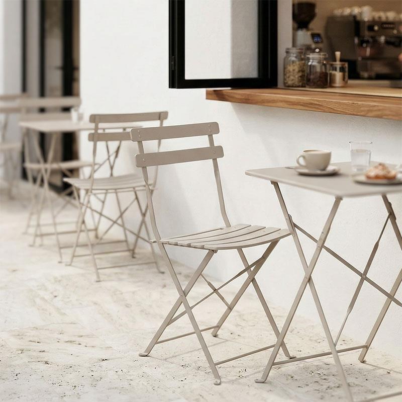 Καρέκλα Bistro μεταλλική αναδιπλούμενη σε μπεζ απόχρωση 42x46x82εκ